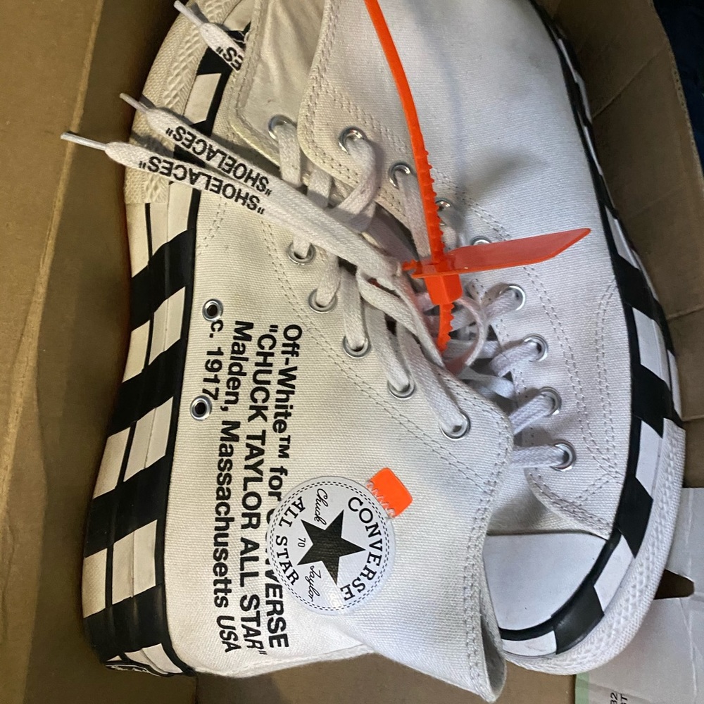 NWT Off-white chuck Taylor’s